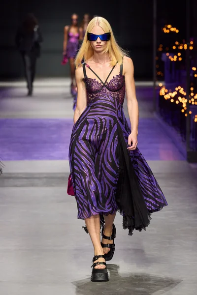 Look 27